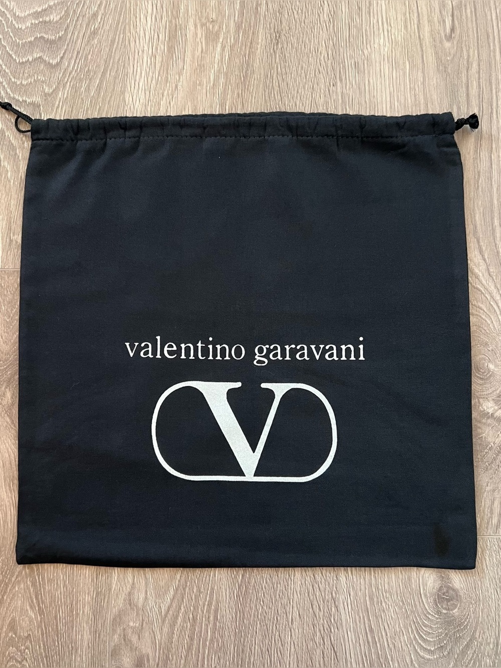 Valentino Garavani dust bag (C464)